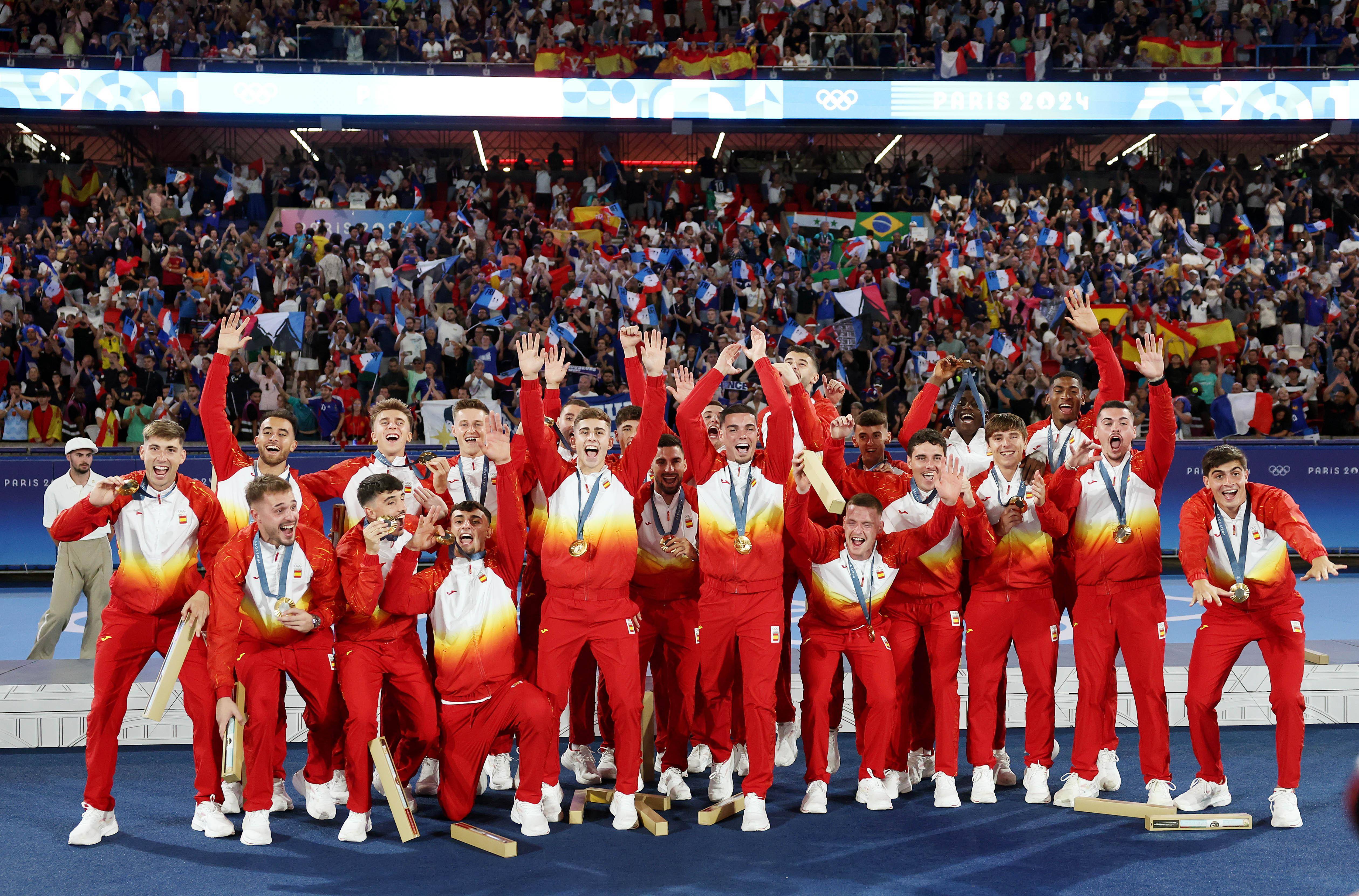 西班牙人球迷组织庆功活动,庆祝胜利 西班牙人球迷组织庆功活动,庆祝胜利